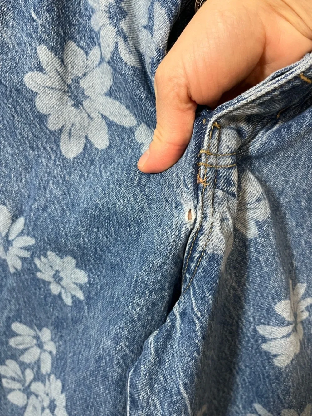 Good Luck Floral Print Barrel Jeans
Free People - Picture 9 of 11
